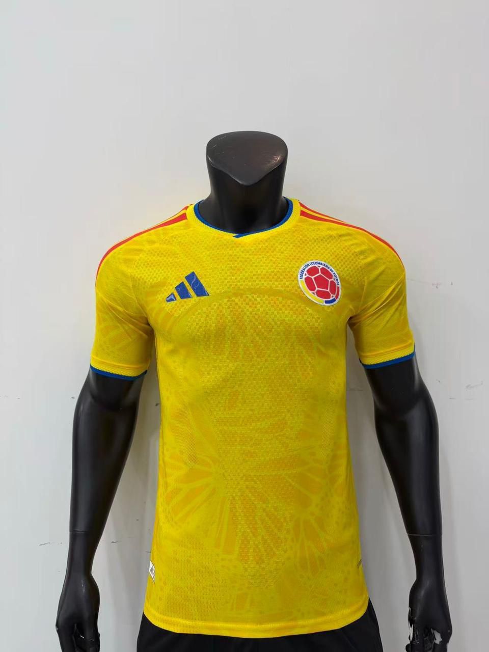 camiseta de selección Colombia amarilla