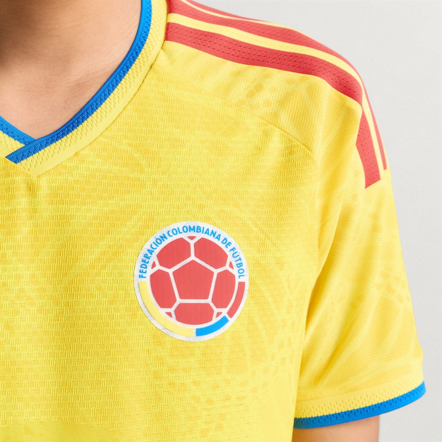 camiseta de selección Colombia amarilla